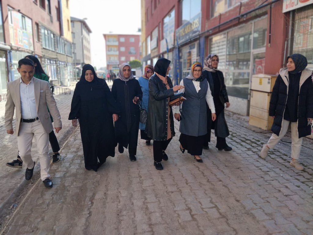 akkadinvann's tweet photo. 📍ÇALDIRAN
Başkanımız @havvaduran65 Riyasetinde;İlçe Koord #HaticeCAN İlçe K.K Başk @FilizCinarbay ve İlçe Y.K Üyeleri ile;Yerel seçime yönelik çalışmalarımız da izleyeceğimiz yol haritasını ele alarak değerlendirdiğimiz,toplantımızı gerçekleştirdik. https://t.co/8sx5gxY0Uq