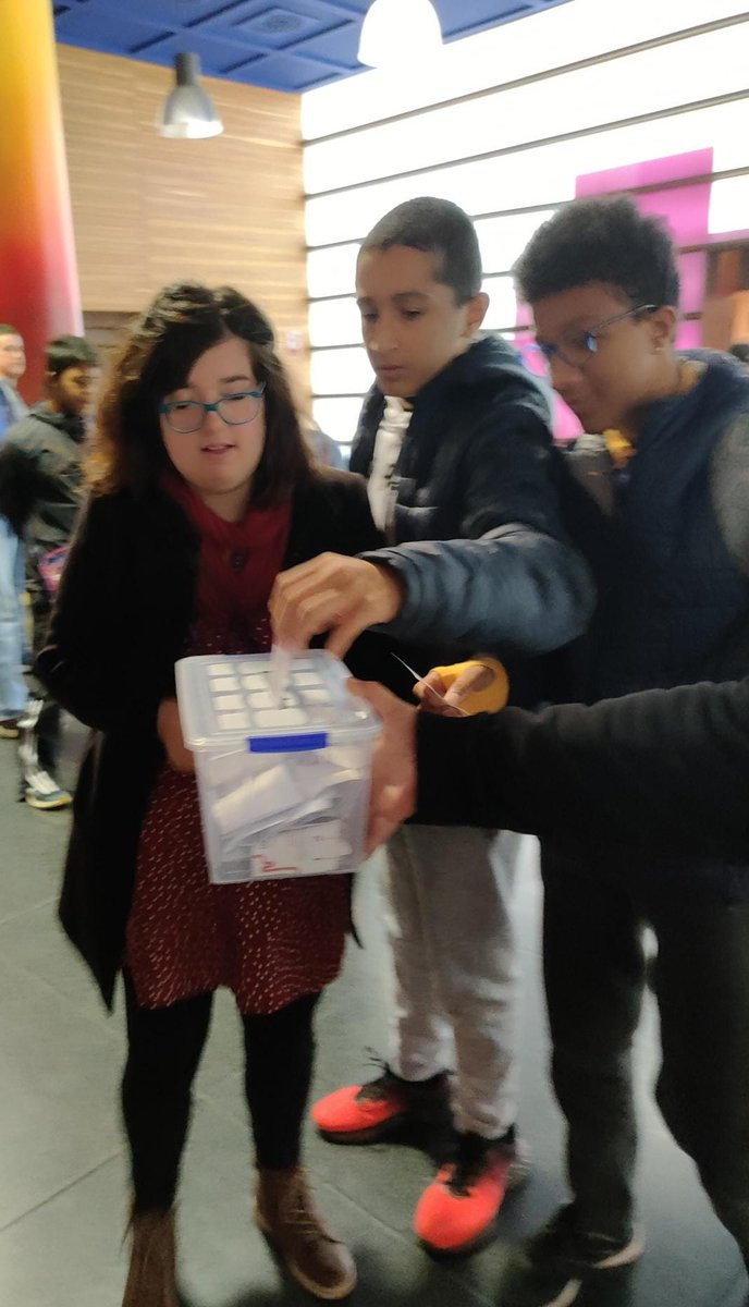 Los mayores del cole han disfrutado de la peli Croma Kid en la SEMINCI JOVEN. Pasaron una mañana estupenda y pudieron votar para dar su opinión sobre la peli. Muy buena experiencia! <a href="/educacyl/">Educación JCyL</a> <a href="/AyuntamientoVLL/">Ayto. de Valladolid</a> <a href="/SEMINCI/">SEMINCI | Festival de Cine</a>
