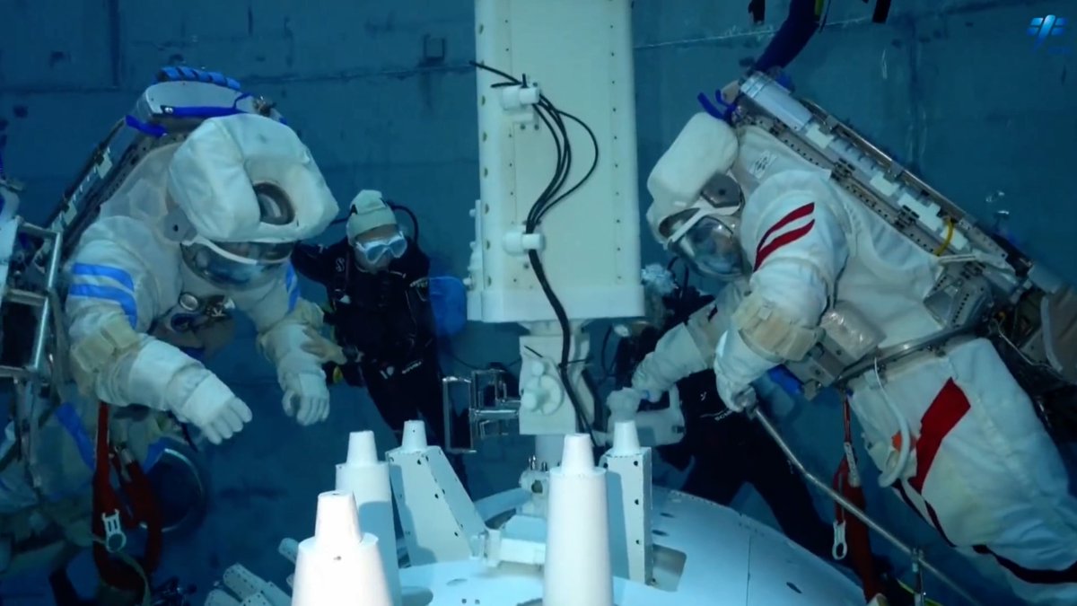 wulei2020's tweet image. How did #Shenzhou17 crew carry out their trainings?
China has released photos and videos of their daily trainings.
(Photo Credit: #CMSA)