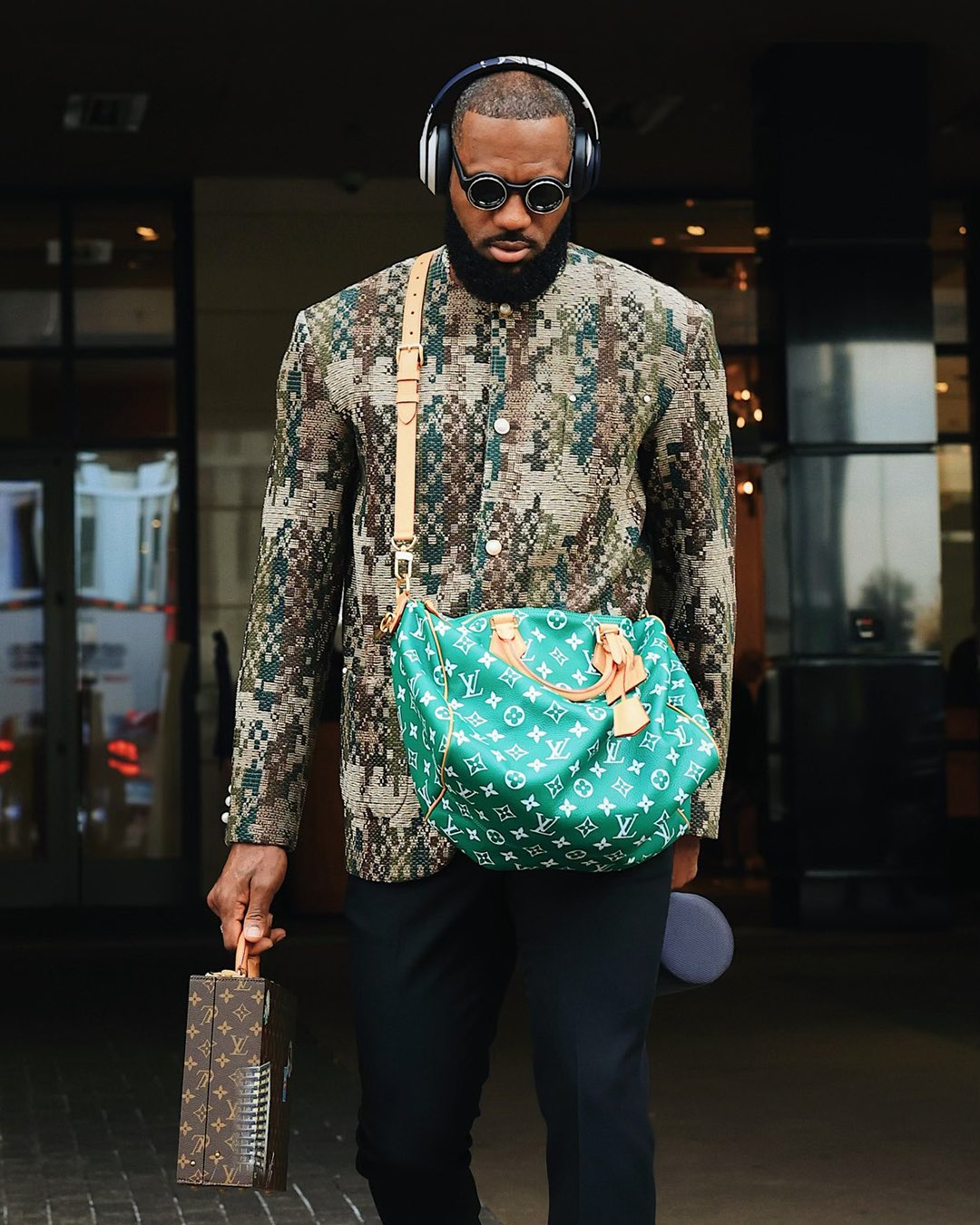 Louis Vuitton on X: Courtside: LeBron James in Louis Vuitton. The  acclaimed basketball player kicked off the season in a Damoflage jacket,  paired with the Super Vision sunglasses and Speedy bag from