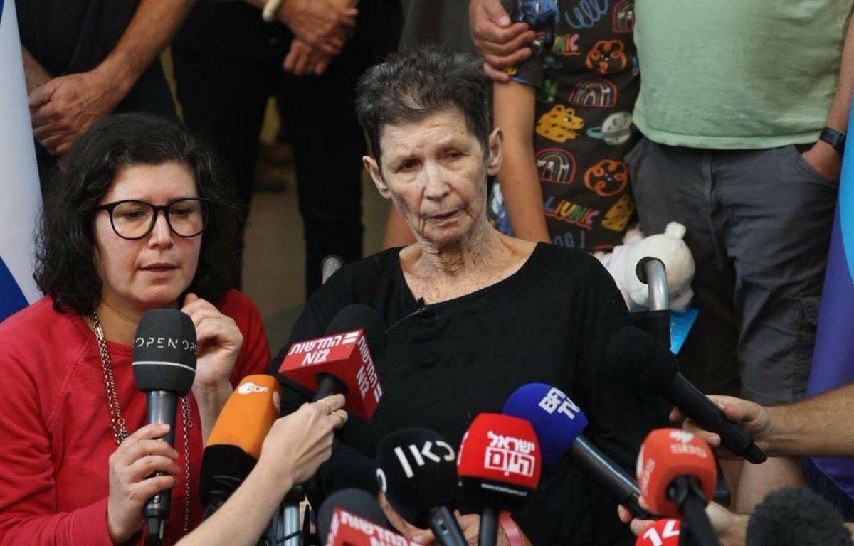 onurumkaplan's tweet photo. Kassam Tugayları tarafından serbest bırakılan esir Lifshitz:

"Esir alınınca beni götürdükleri tünelde Kur'an okuyan birilerini gördüm. Bana anneleriymişim gibi davrandılar. Tuvaletimi yaptığım yeri bile bana temizletmediler."

Alın size medeniyet, insanlık. https://t.co/0y2phfJmV2