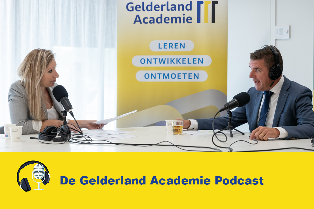 Zzp'en in de zorgsector is aantrekkelijk voor criminelen. Hoe kunnen gemeenten dit tegengaan? Wat kan je als raadslid doen? Luister de nieuwe podcast: open.spotify.com/episode/1fZksJ…
Met o.a. <a href="/riec_on/">RIEC Oost-Nederland</a>, <a href="/MeikeMedia/">Meike de Jong</a> en <a href="/VanMierloCDA/">Eugène van Mierlo</a>. Dank aan <a href="/OmroepGLD/">Omroep Gelderland</a> en <a href="/rtvoost/">RTV Oost</a> voor de nieuwsfragmenten