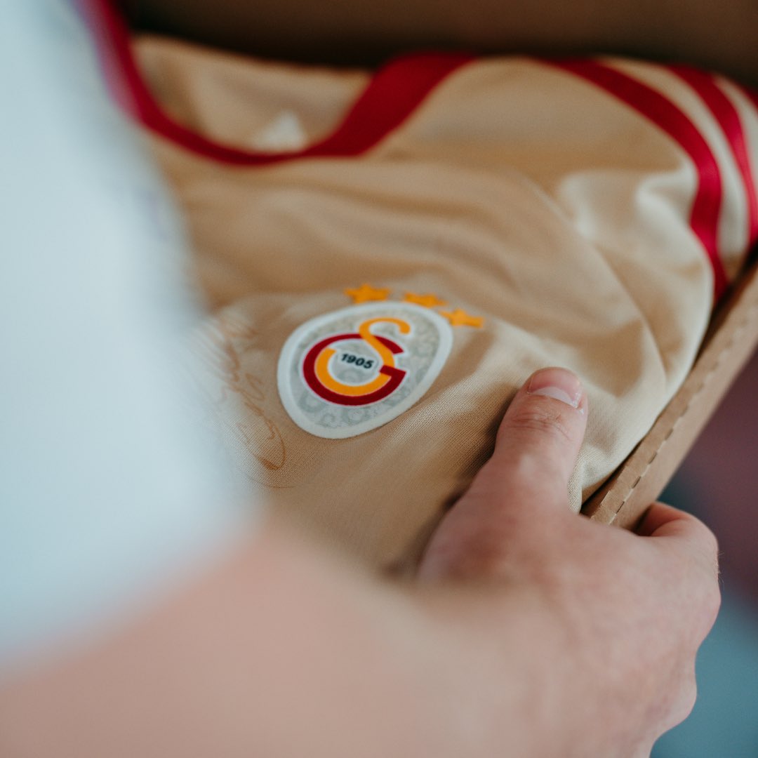 theshirtinabox's tweet image. IT’S GIVEAWAY TIME! 👀 

Unfortunately Rashford didn’t score but we go again 💪

If both teams in the Newcastle v Dortmund score tonight in the Champions League, we’ll giveaway a Mystery Football Box ⚽️

How to enter: 👀

Retweet♻️
Follow us 👋
Comment your size below 👇

Easy as…