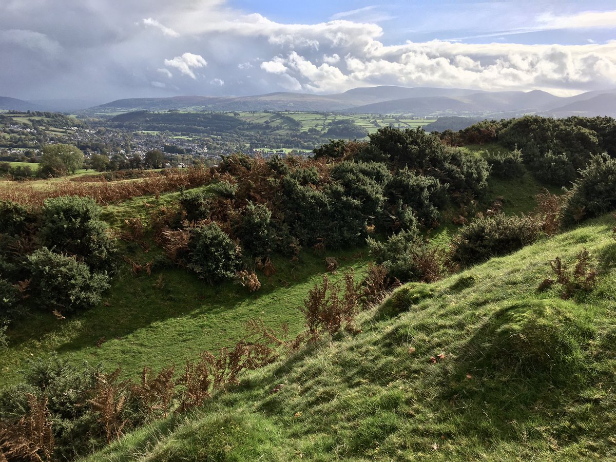 Cheeseandpickl2's tweet photo. #hillfortswednesday here’s a whopper! The defensive dream that is Pen y Crug hillfort, Brecon. Multivallate Silurian stronghold and entirely worthy of @Toby_Driver1’s top ten hillforts of Iron Age Wales. Enormous ramparts! My photos from a boggy yet fun hike this week. https://t.co/YPUsRuh5fu
