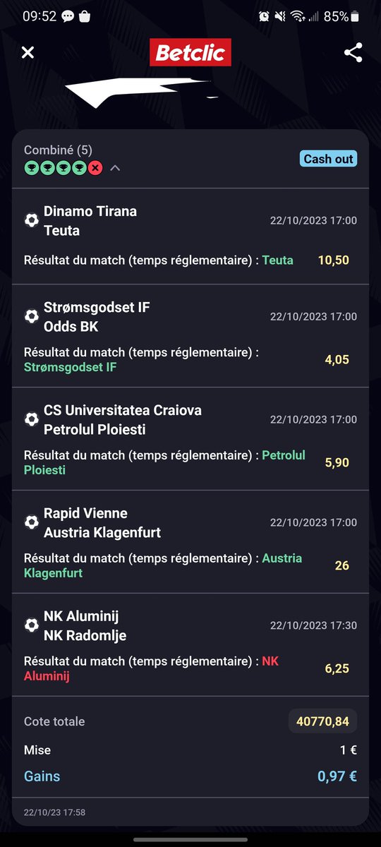 holikhace39's tweet photo. @Betclic 4 match qui passe, 2 avec une grosse côte et le dernier passe pas j´ai trop le seum https://t.co/fHuWSPI6EJ