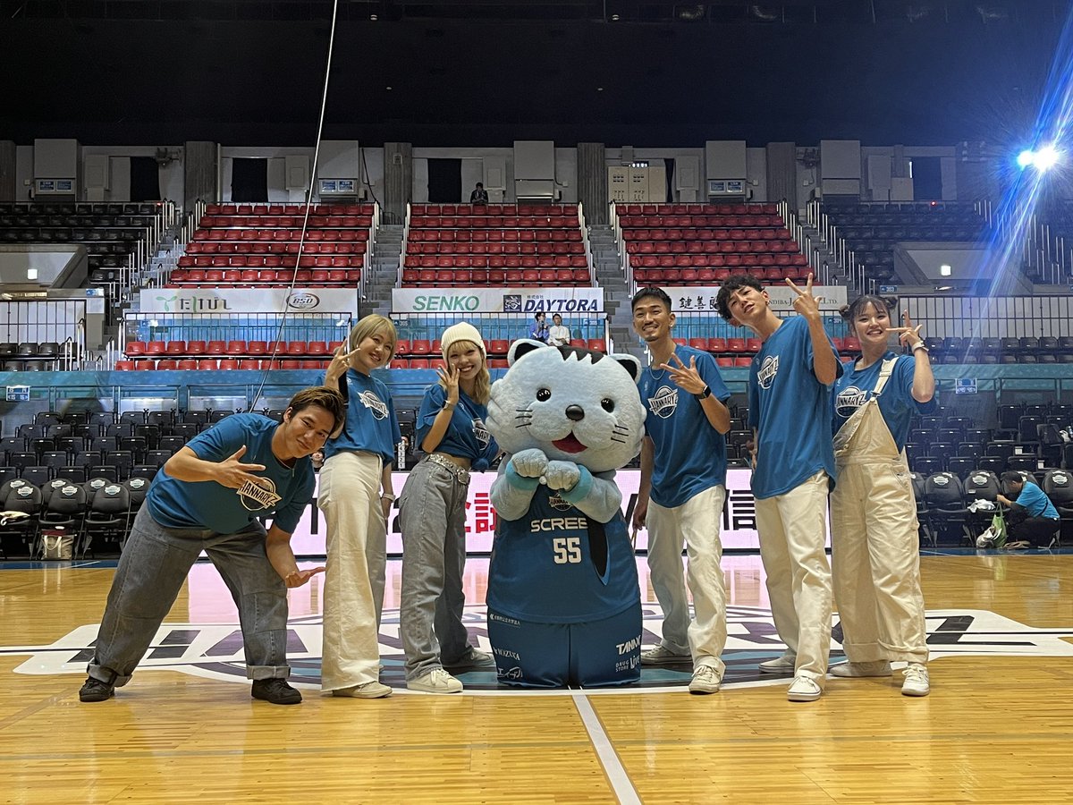 hannyaryn55nyan's tweet photo. なんと！
#はんニャリン がダブルダッチに挑戦！🔥

本日ご来場いただいている、プロダブルダッチチーム「NEWTRAD」の皆様に教えてもらいました👀

さすがはイケ猫🐱
ばっちり跳べちゃいました👌

#京都ハンナリーズ 
#共に登る 
#はんニャリンを愛でる会 
#NEKONOTEPROJECT https://t.co/O4gfGCU3ik