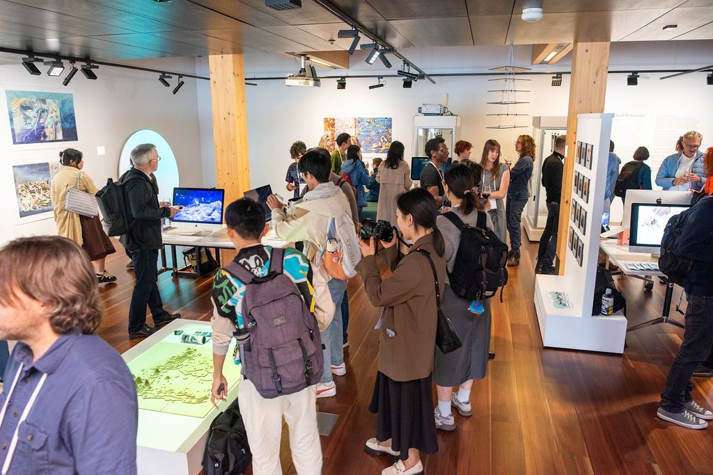 What a fantastic exhibition of art, science, and technology at VISAP 2023! 'Perpetual Presence' was an extraordinary showcase, exploring new dimensions in visualization. buff.ly/45KFS9V #ArtScience #Visualization #IEEEVIS Photos by Adam R Thomas buff.ly/3rWENhD