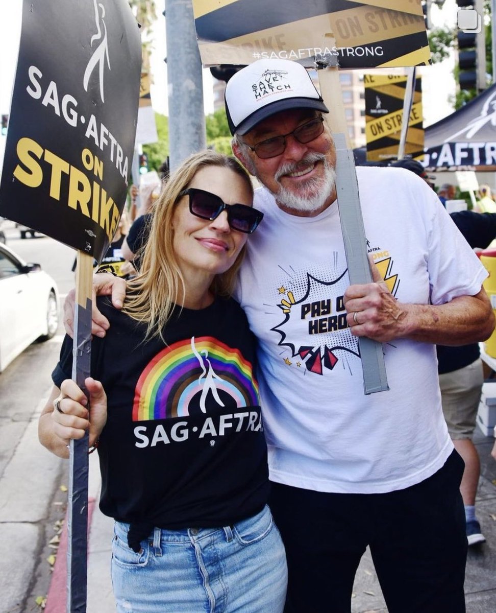 Look at these two beautiful people Johnathan Frakes with Jeri Ryan fighting hard for a far deal on the picket line go get them Star Trek.
#SagAftraStrike #Sagafta 
#SagAftraStrong #Captains 
#SagAftraMembers