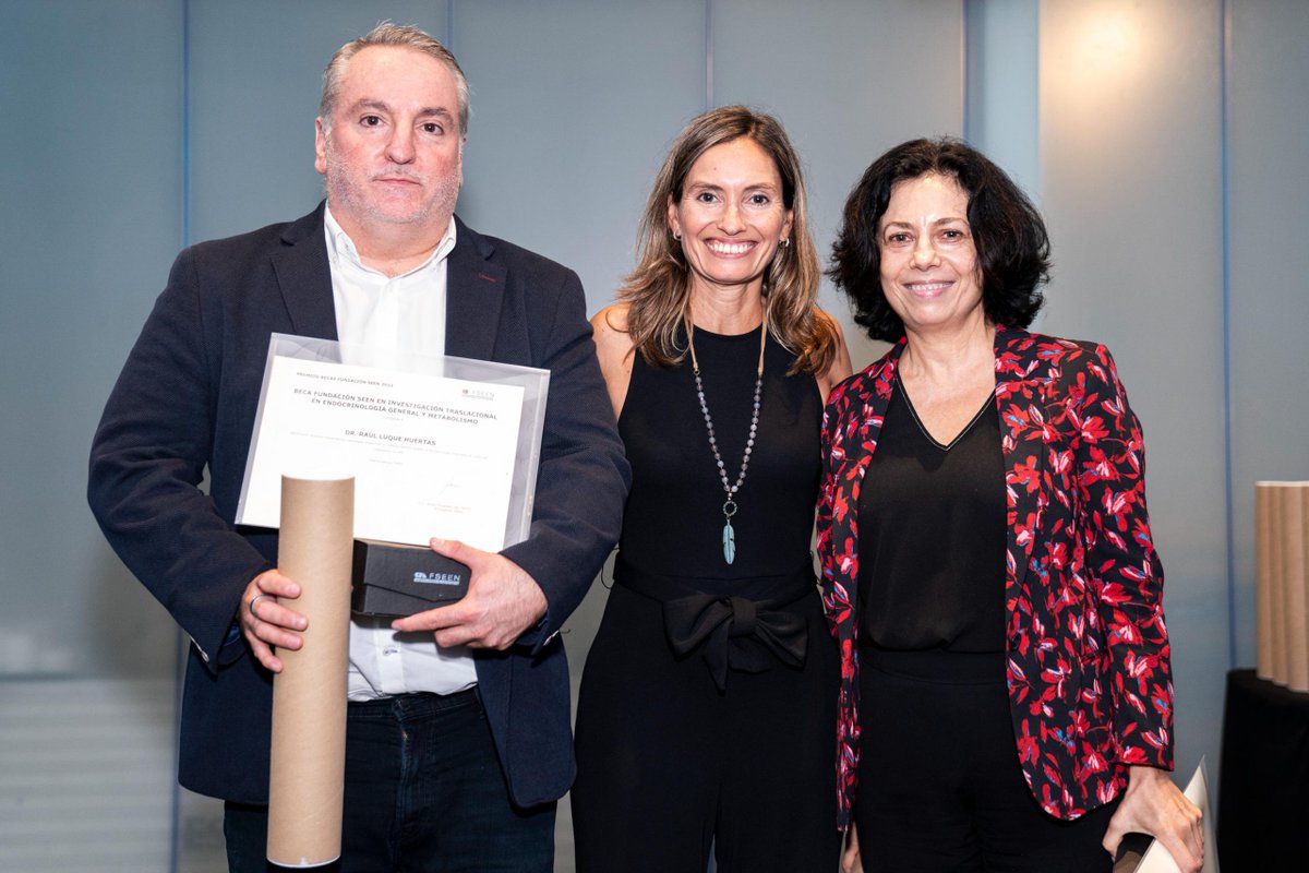 🏆Hoy damos la enhorabuena a La Dra. Gálvez y al Dr. Luque, investigador@s del <a href="/IMIBIC/">IMIBIC</a>, del <a href="/HUReinaSofia/">Hospital Universitario Reina Sofía</a> y de la <a href="/Univcordoba/">Universidad Córdoba</a>, por el Premio en investigación traslacional en #endocrinología general y #metabolismo que les ha concedido la <a href="/sociedadSEEN/">Sociedad SEEN</a> 👏😊