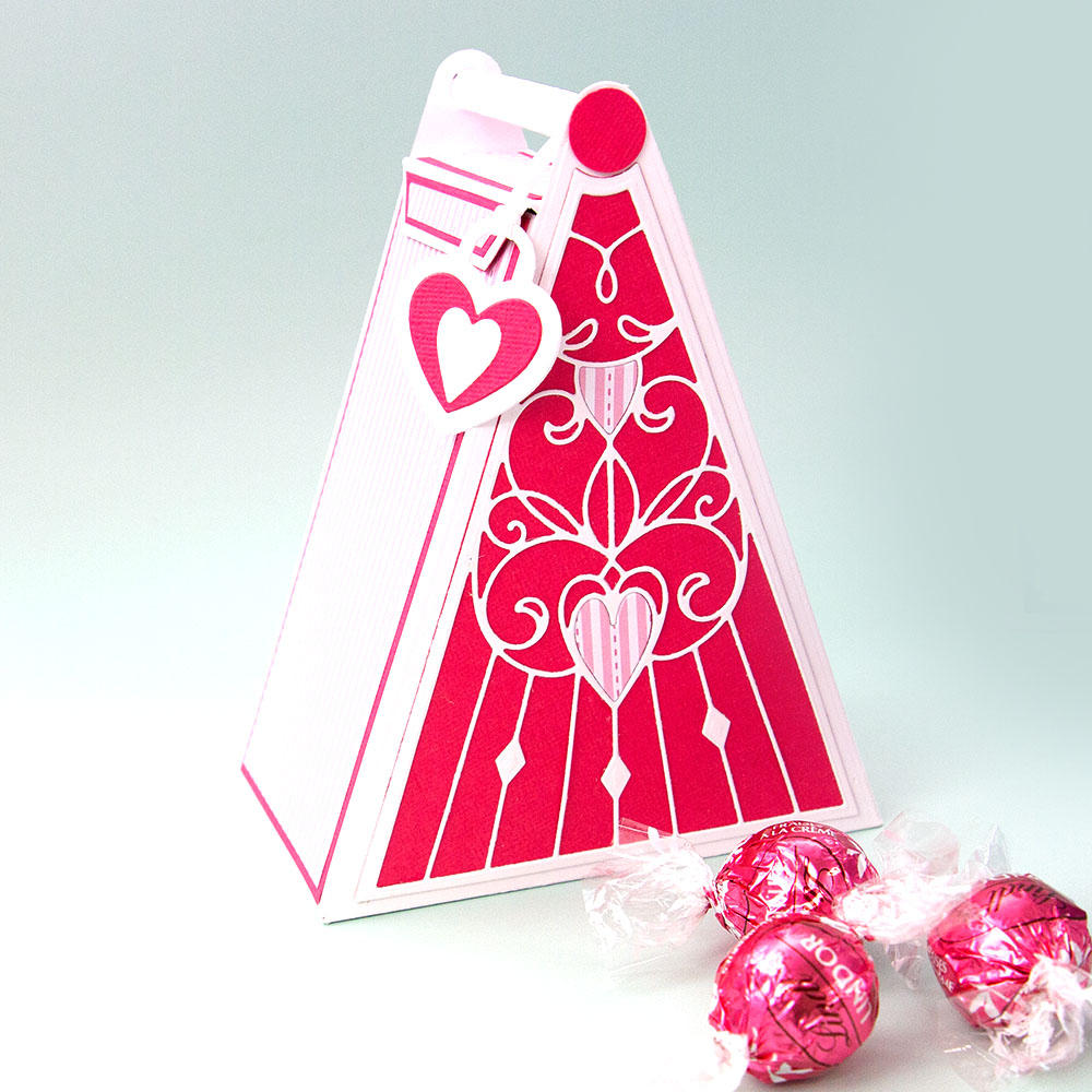 tonicstudios's tweet photo. A Christmas centrepiece idea?  Change with your decor each year?  Now, that is a fantastic idea.  Plus, the die can be used to create an additional box gift set as shown by Ruth 5284e UK and 5283e USA 
#craftymakes #papercrafter #CraftingFamily  #tonicstudios https://t.co/thWH2y2Dya