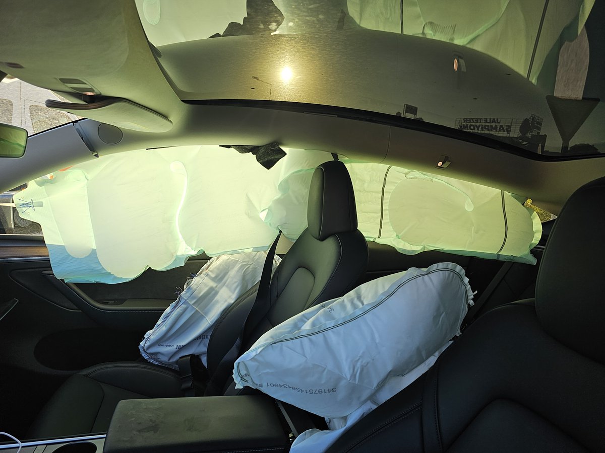 KubilayAyd28596's tweet photo. İstanbul dışında yaşayan, benim gibi @TeslaOwnersTRKY , @Tesla  aşıkları dikkat!! Tesla alıp @AllianzTurkiye ' den Kasko yaptırdıysanız yandınız!!.Ankara'da 12 Ekim'de Teslam ile yaptığım kaza sonucunda 13 gündür aracım kaderine teslim edildi Ankara'da anlaşmalı serviste yatıyor! https://t.co/mV25uWQwZQ