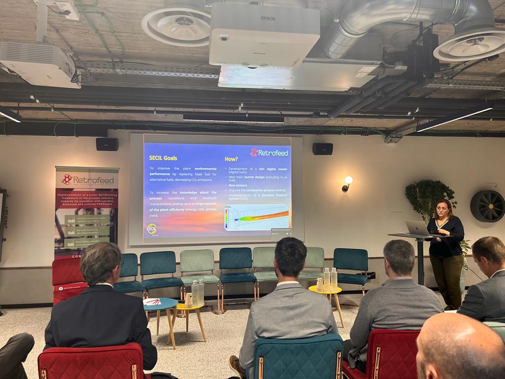 🌟 Ângela Nunes, from SECIL, underscores #RETROFEED's contribution to the cement sector's environmental goals, reducing CO2 emissions by 11%. 🏗️ 

During the project, a new design for an industrial burner  was developed &amp; installed together with new sensors.