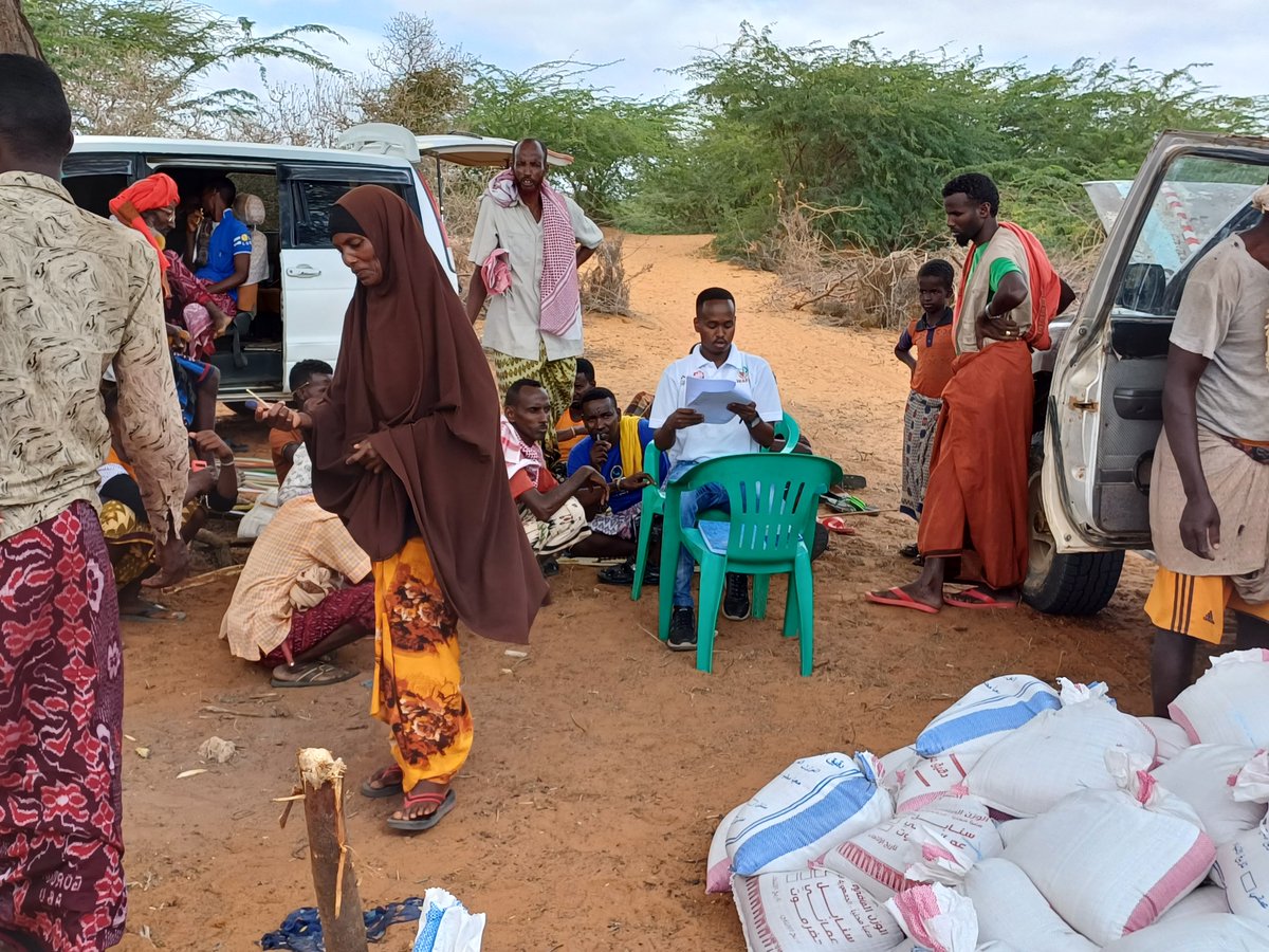 wardirelief's tweet photo. With heavy rains comes the responsibility to feed the nation. @wardirelief, in partnership with @iamCARITAS through @GermanyDiplo, distributed #quality drought-resistant seeds &amp; farm tools to 350 farmers from 3 villages in #Jalalaqsi #Hiran region. #FoodSecurity #ClimateChange https://t.co/LaG7jgmNZR