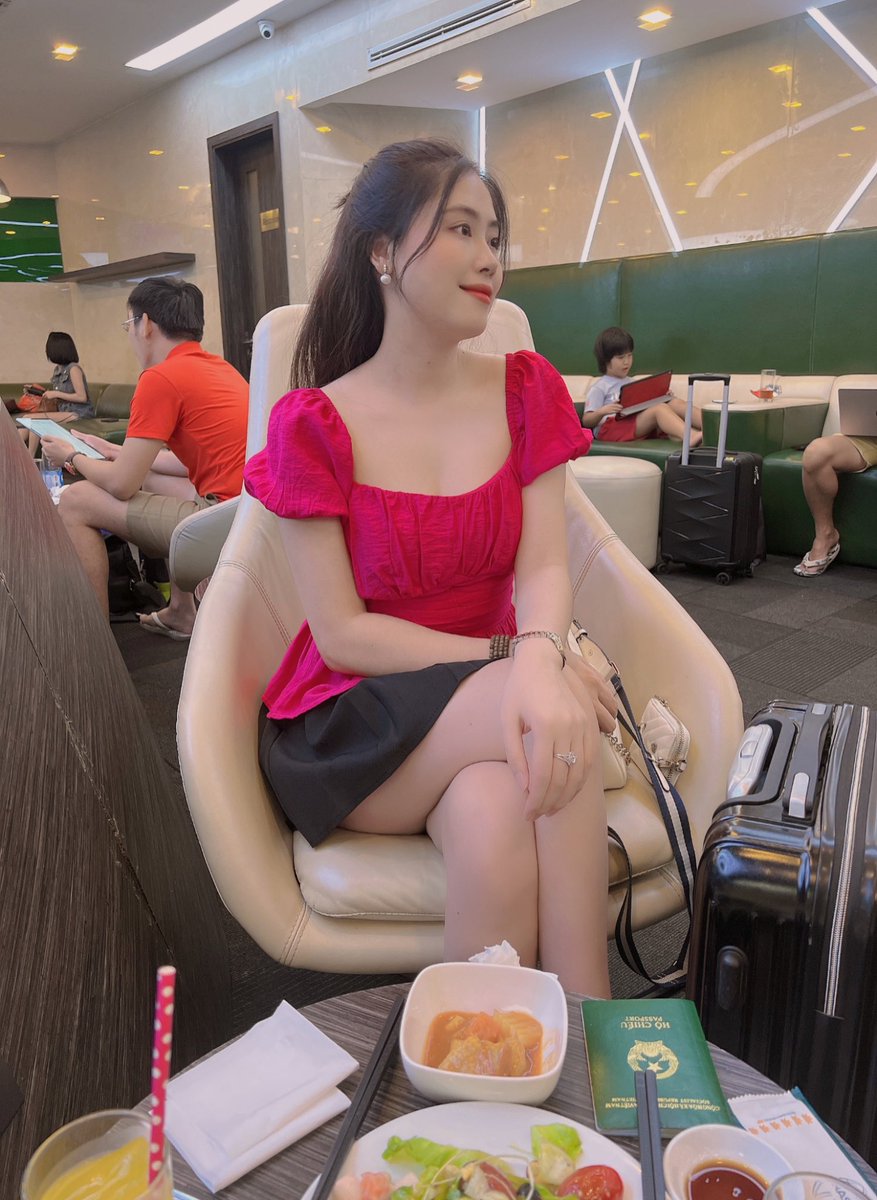 lananhpham330's tweet photo. “✨Đôi mắt thì có thể nhìn ai cũng được.
Nhưng ánh mắt thì không phải với ai cũng thế…!✨”
☺️☺️☺️
#LAmind #NIF
#Vietnamese 🇻🇳 https://t.co/eDsAXpzPuf