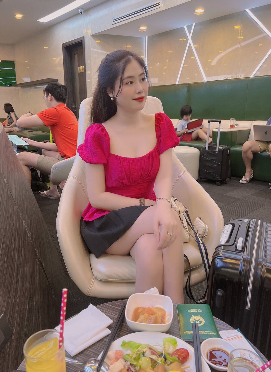 lananhpham330's tweet photo. “✨Đôi mắt thì có thể nhìn ai cũng được.
Nhưng ánh mắt thì không phải với ai cũng thế…!✨”
☺️☺️☺️
#LAmind #NIF
#Vietnamese 🇻🇳 https://t.co/eDsAXpzPuf