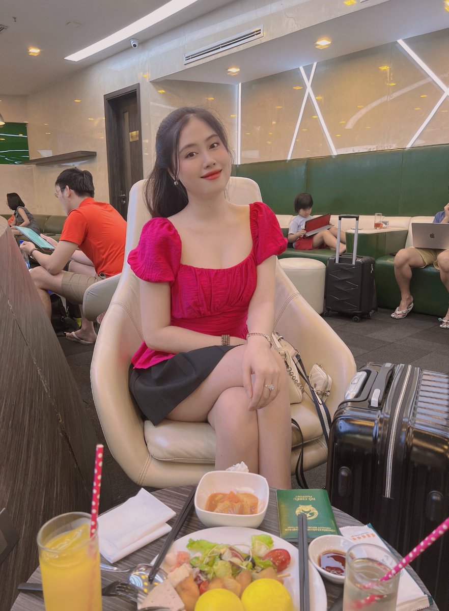 lananhpham330's tweet photo. “✨Đôi mắt thì có thể nhìn ai cũng được.
Nhưng ánh mắt thì không phải với ai cũng thế…!✨”
☺️☺️☺️
#LAmind #NIF
#Vietnamese 🇻🇳 https://t.co/eDsAXpzPuf