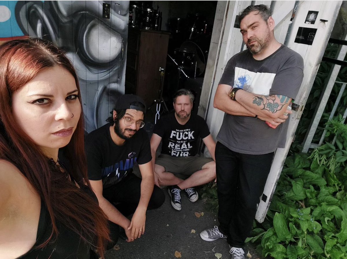 PopstarpartyL's tweet photo. Happy Hump Day from our front door of our #rehearsalroom 2 & #band Embrace the Dark
02084445054
#bandinthestudio #bandpractice #happywednesday #practisemakesprogress #musicstudio https://t.co/P1Oo2LunsJ