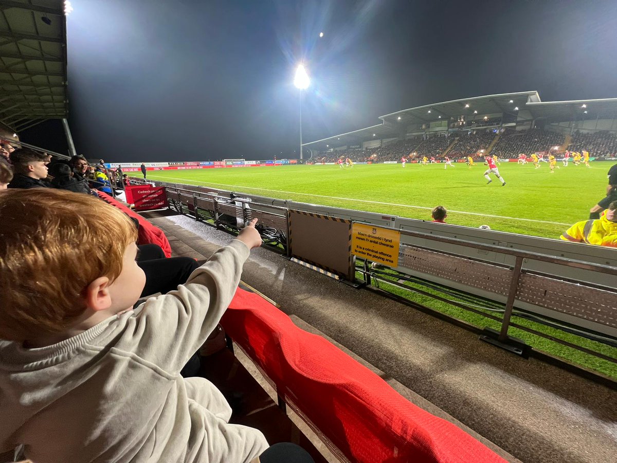 The support last night on a Tuesday night was absolute class. 

Glad my little ones are becoming little  ambers!!