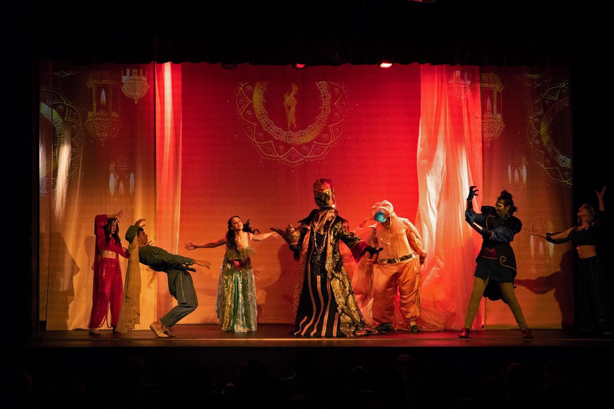 TMaravillas's tweet photo. 🧞‍♂️¡La magia de #Aladdin vuelve este domingo a @TMaravillas por tercera temporada! Este domingo 29 de octubre a las 12:30 horas, ven con tu familia a ver un espectáculo musical para espectadores de todas las edades.

🎟 Entradas ya a la venta: https://t.co/36H6Q4c6K2 https://t.co/HPVLWrvmwj