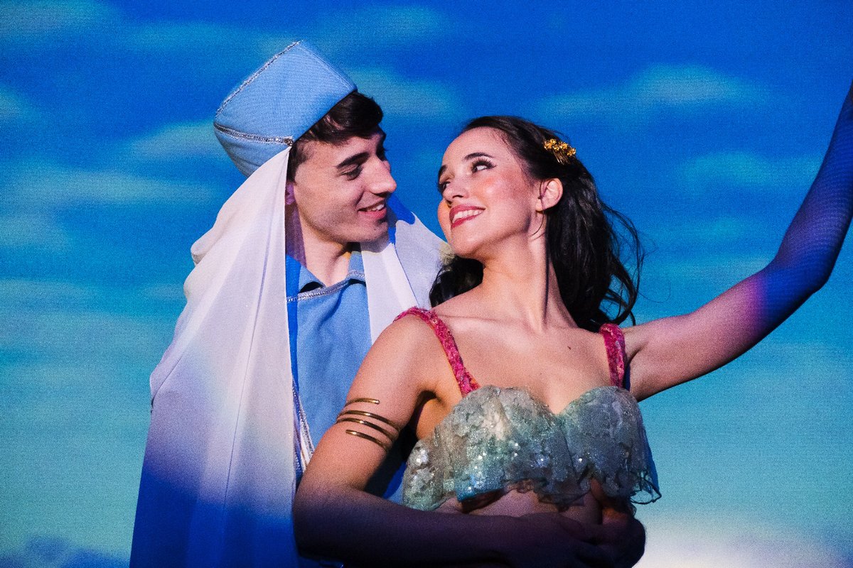 TMaravillas's tweet photo. 🧞‍♂️¡La magia de #Aladdin vuelve este domingo a @TMaravillas por tercera temporada! Este domingo 29 de octubre a las 12:30 horas, ven con tu familia a ver un espectáculo musical para espectadores de todas las edades.

🎟 Entradas ya a la venta: https://t.co/36H6Q4c6K2 https://t.co/HPVLWrvmwj