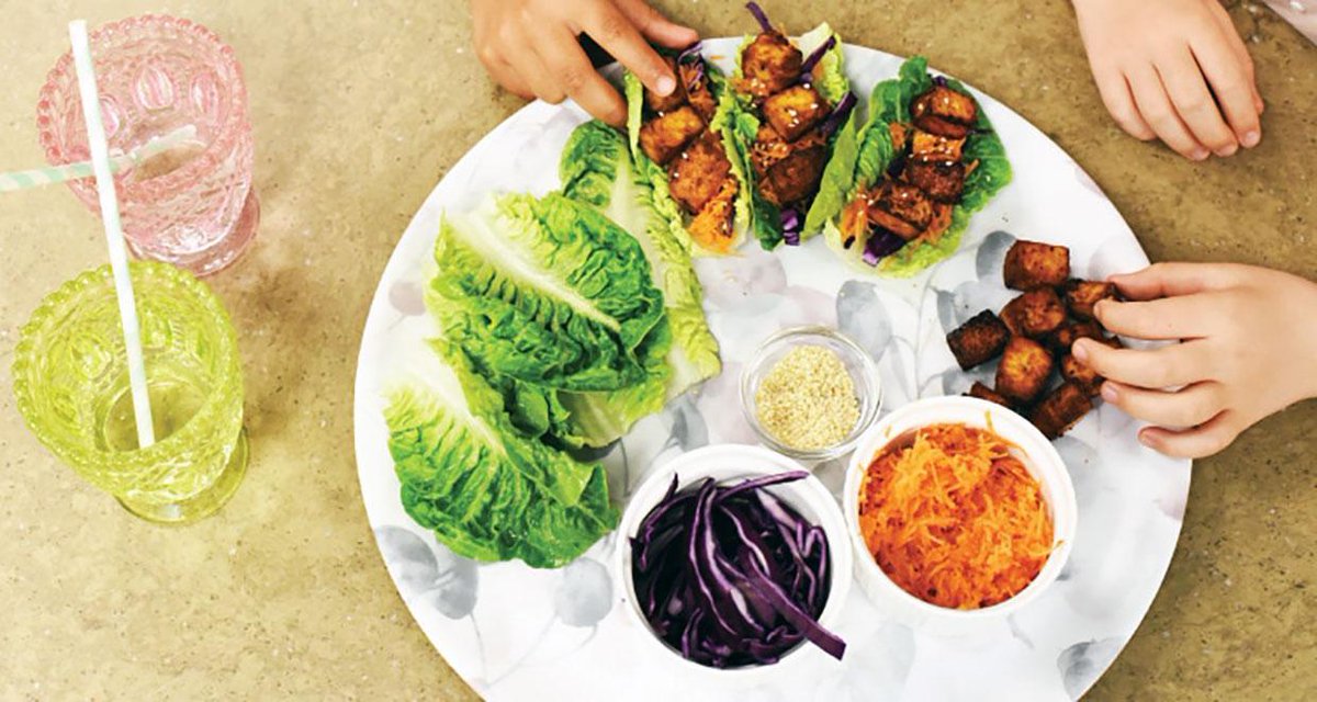 These tofu lettuce wrap 'boats' are a delicious way to get kids to enjoy veggies - and they're fun for little hands to help make, too! veganfoodandliving.com/vegan-recipes/…