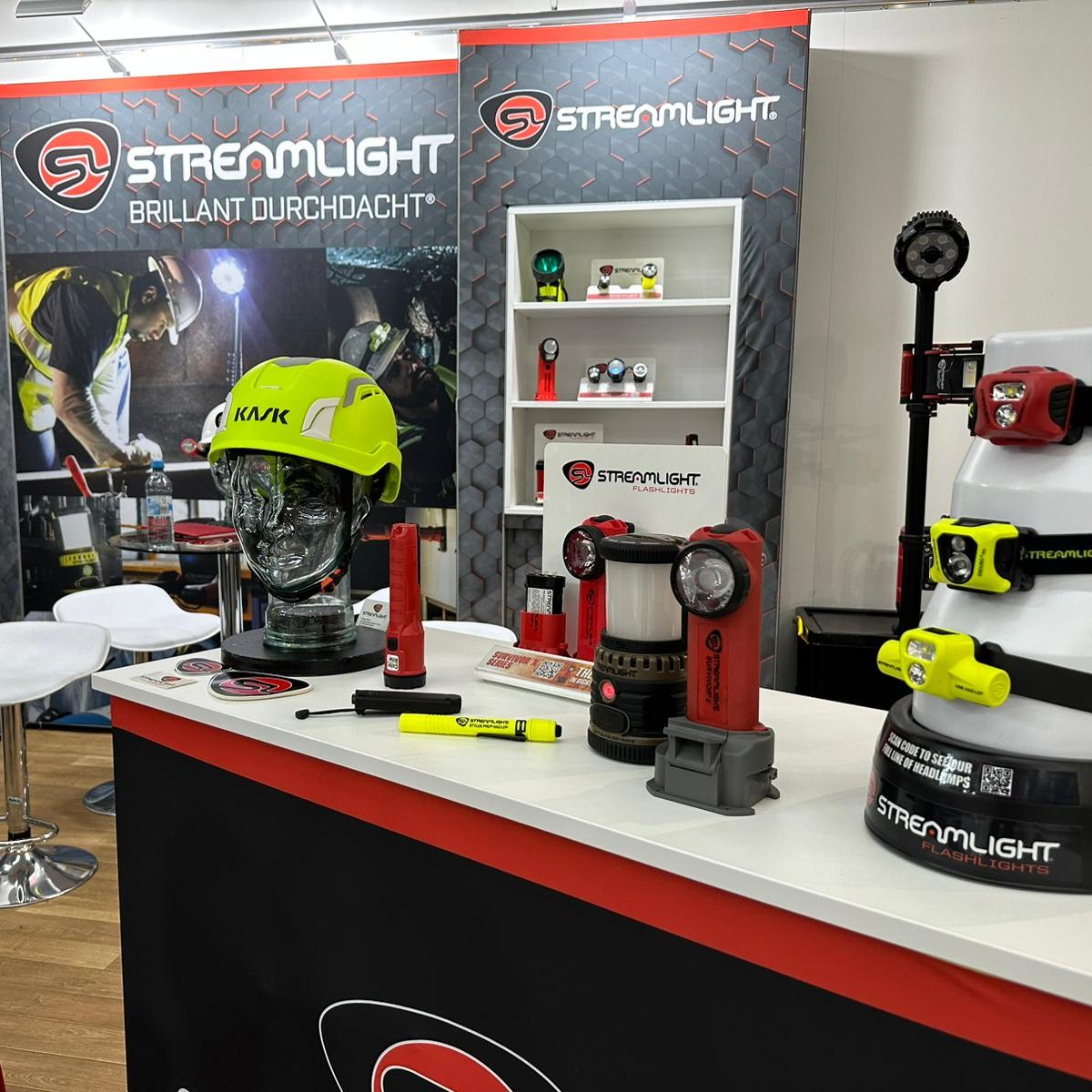 StreamlightDE's tweet image. Was für großartige Tage wir bisher auf der @AplusATradeFair in Düsseldorf erlebt haben! 

Wir sind noch bis morgen da – schauen Sie also unbedingt an unserem Stand vorbei und sprechen Sie mit uns, falls Sie es nicht schon getan haben. 

Stand: Halle 1, B03. 

#AplusA2023 #AplusA