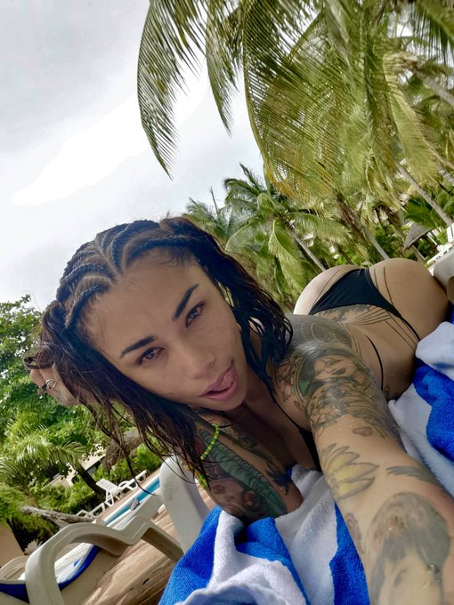 Guess what happened? 🙃  Just look at my eyes 👀 https://t.co/X3LOtWF6gs<a href="/tag/nuevafotodeperfil"class="tags"><span>#nuevafotodeperfil</span></a>