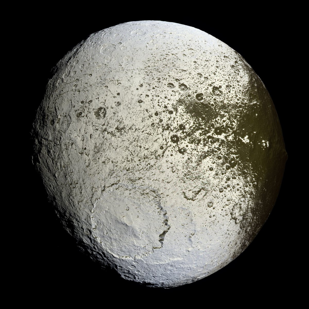 #OnThisDay in 1671, astronomer Giovanni Cassini first observed Saturn's moon Iapetus. Iapetus is a strange beast, with one light hemisphere and one dark hemisphere, and a huge equitorial ridge of some of the Solar System's tallest mountains: #Astronomy bit.ly/49l93nh