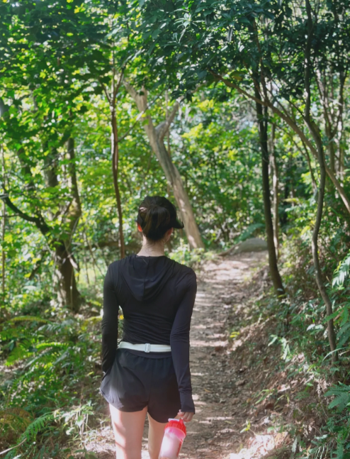 Climbing a mountain on the weekend is really great for losing fat!