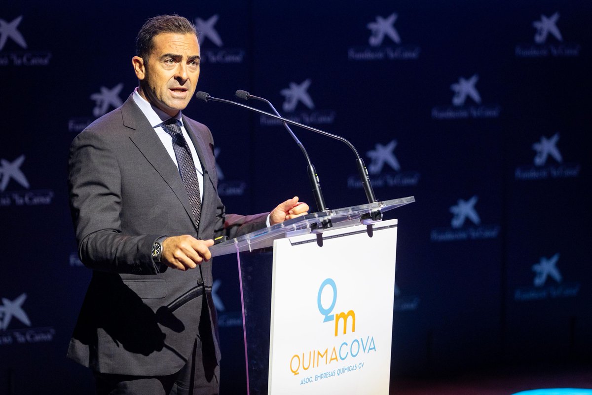 QUIMACOVA's tweet photo. 📣 Inauguramos las jornadas del XX Aniversario Quimacova con las intervenciones de 👥 Miguel Burdeos, presidente de la Asociación y #SPBglobal, junto con Manuel Argüelles y @Boronavarro.
#XXAniversarioQuimacova #LaQuímicaNosUne https://t.co/qymLEV9HsX