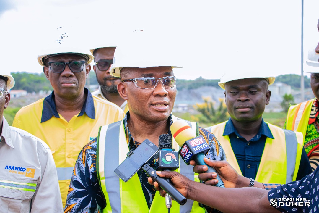 🇬🇭 Hon. George Mireku Duker, the workaholic minister, visits Asanko Gold Mine, pledging to protect legal mining, create more jobs for the youth. A 'father for all' in action, deepening local engagement for a brighter future. 🛡️🙌 #YouthEmpowerment #ResponsibleLeadership
#GMD2024