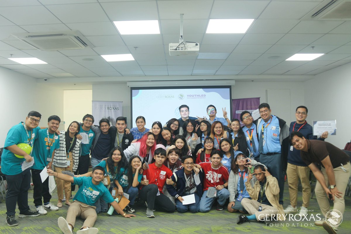 _GRLAwardees's tweet photo. IN PHOTOS: Last October 13, another batch of senior high school students from NCR participated in the Citizens Empowerment Campaign.

View the full album here: https://t.co/ZH1Hql514s

#CitizensEmpowermentCampaign #TatakGRLA #GRowingFamily
[1/3] https://t.co/WqX0Dl9HDM