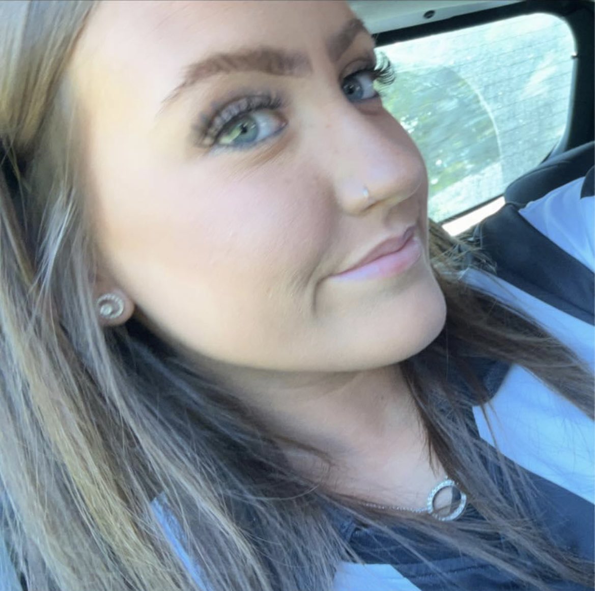 NUFCMurph's tweet photo. Abbie Devanney passed away on 21st October on her 18th birthday. The family are trying to organise a minute applause on the 18th minute at the match tonight as she was a big NUFC fan, R.I.P!

RETWEET THIS - LET’S MAKE IT HAPPEN! 

@ToonPolls #NUFC @mhxrris10 https://t.co/qqJ4a54Mfm
