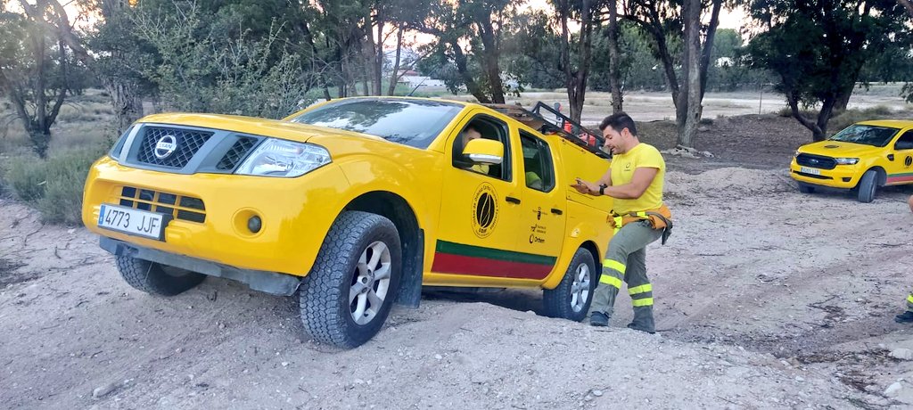 defensaforeMUR's tweet photo. [ENTRENAMIENTO]
Unidades #BRIFOR #BIR entrenan conducción segura de vehículos 4x4 
➡️Técnicas para maximizar el control y la seguridad 
➡️Terrenos con pendientes pronunciadas, obstáculos y zonas de difícil acceso
➡️ Dominio de particularidades 4x4: minimizar averías y accidentes https://t.co/eJhJufIWHN