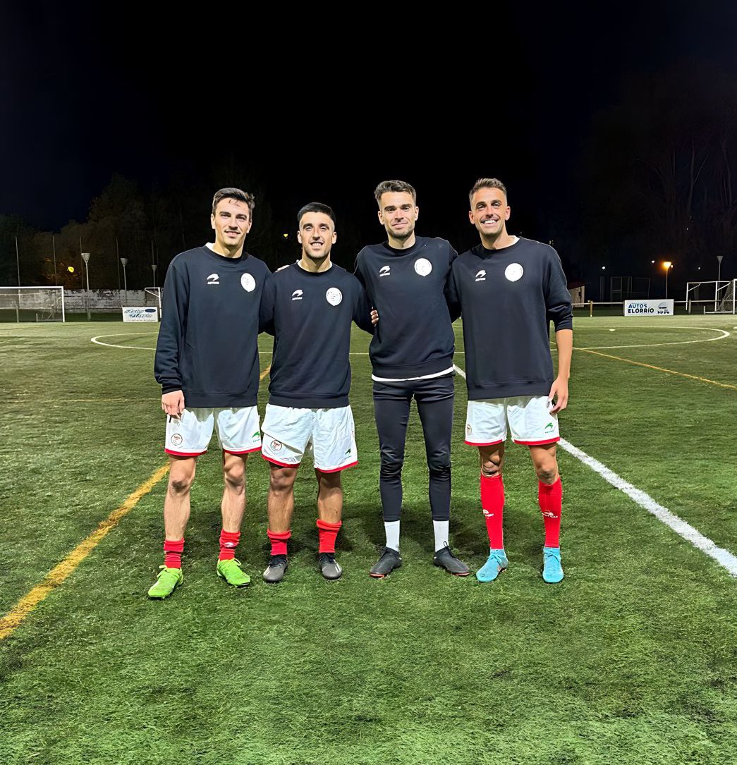 Atzo Elorrion Euskal Selekzioaren entrenamenduan, zuetaz harro 🚀
Borja Lopez de Aguileta
<a href="/Mikel10Mondra/">Mikel Aizpurua</a> 
Martin Artetxe
<a href="/ivanclaver7/">Iván Claver García</a> 
#aupabeasain