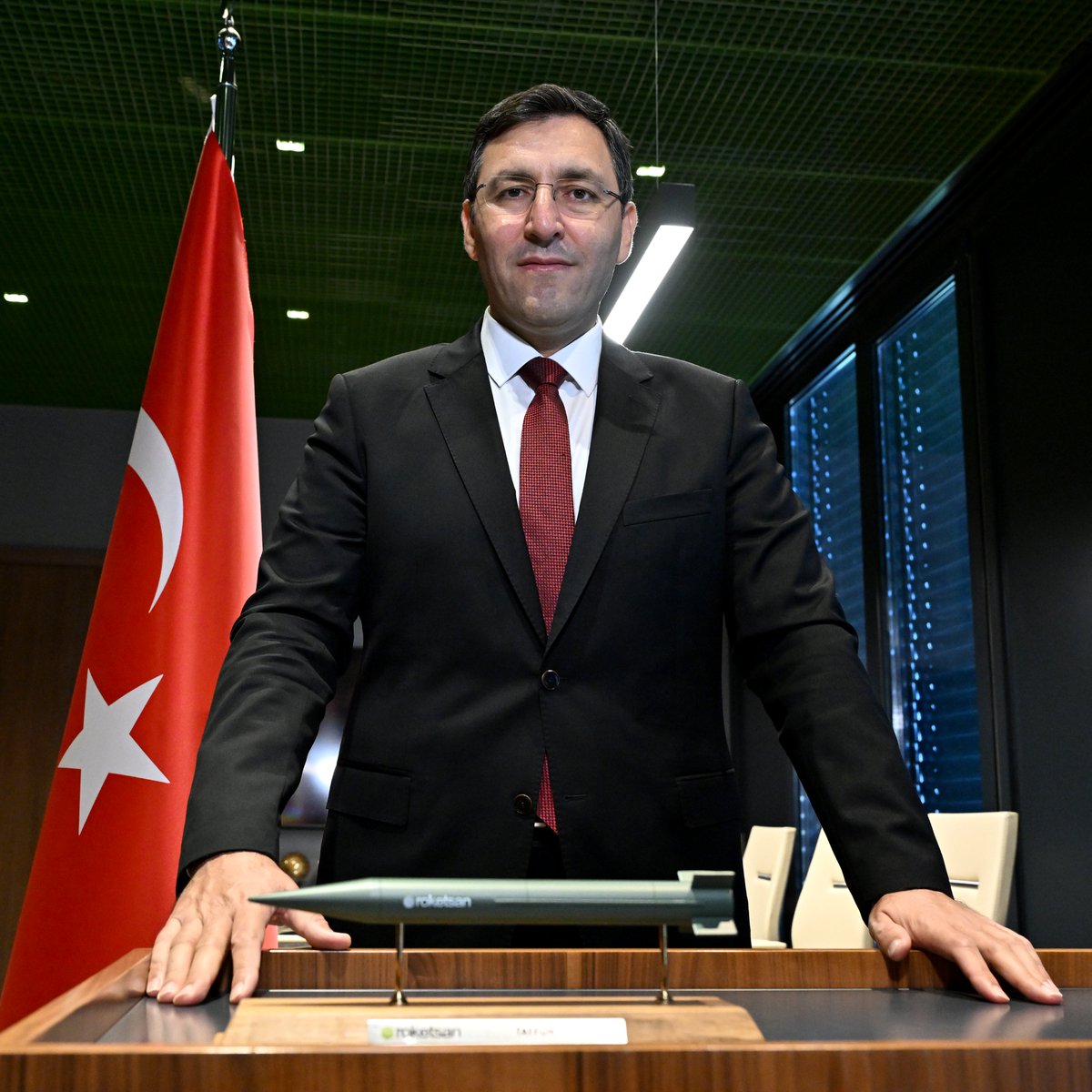 Roketsan'dan balistik füze müjdesi: Seri üretimi devam eden TAYFUN ailesine yeni üyeler geliyor

▪️ Genellikle 300 kilometreye kadar olan balistik füzeler ‘Taktik Balistik Füze (TBM)’; 300-1000 kilometre arasında menzile sahip balistik füzeler ise ‘Kısa Menzilli Balistik Füze