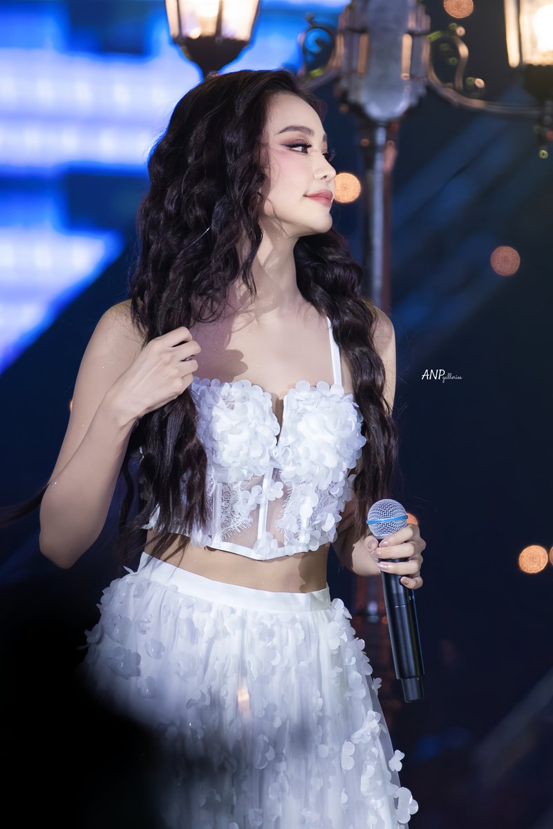 ANP_Galleries's tweet image. อีกไม่กี่วันก็คอนเสิร์ตที่เวียดนามแล้ว ขออนุญาตเคลียร์รูปคอนเสิร์ตที่ไทยนะคะ 🫦🫦

BEST PART25 OF ENGFA
#อิงฟ้ามหาชน #EngfaWaraha 
#ENGFA_2ndConcert