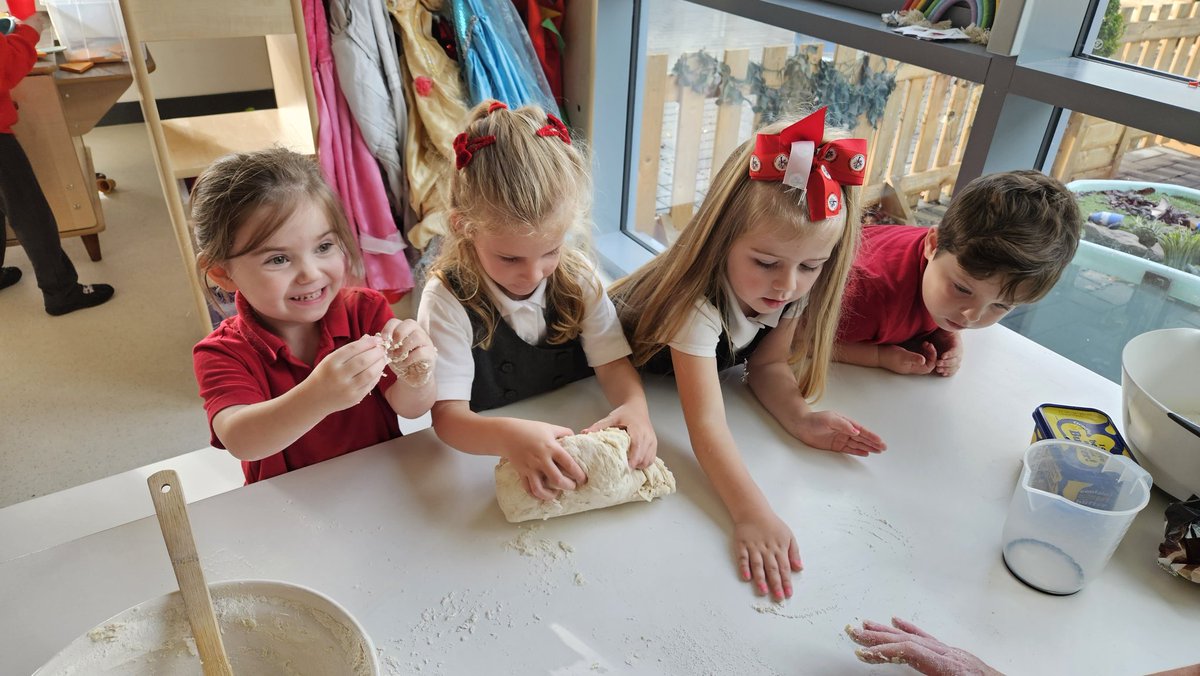 AbbeyPrim's tweet photo. Our Reception MasterChefs made hedgehog bread yesterday! ๐ฆ We had to snip the spikes with a scissors. #ReceptionSP https://t.co/HsmBJTFzrQ