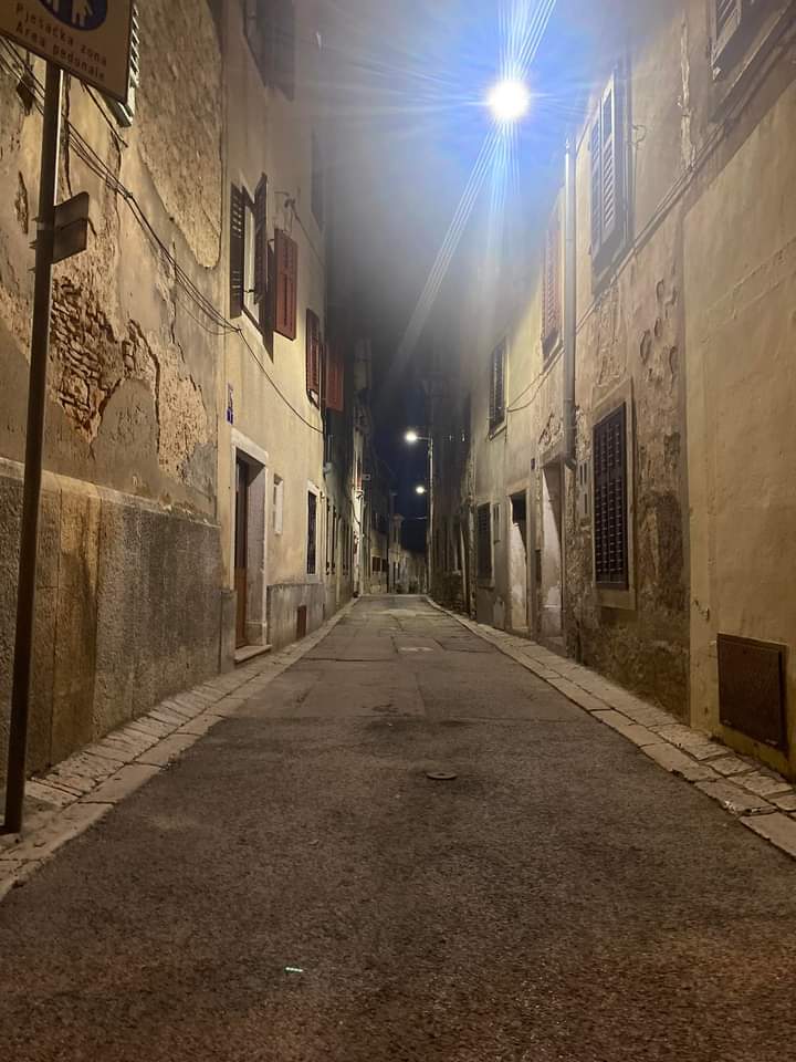 Mt_Briscoe's tweet photo. Seem to be at my happiest looking at old buildings, love the character, beautiful villages which ooze charm. Photos late evening in Vodnjan
#mountbriscoeorganicfarm
#tourism
#loveexploring #istrana #croatia
#Travel
#Vodnjan
#architecture
#NuffieldinternationalScholar https://t.co/sXpJFjuzUO
