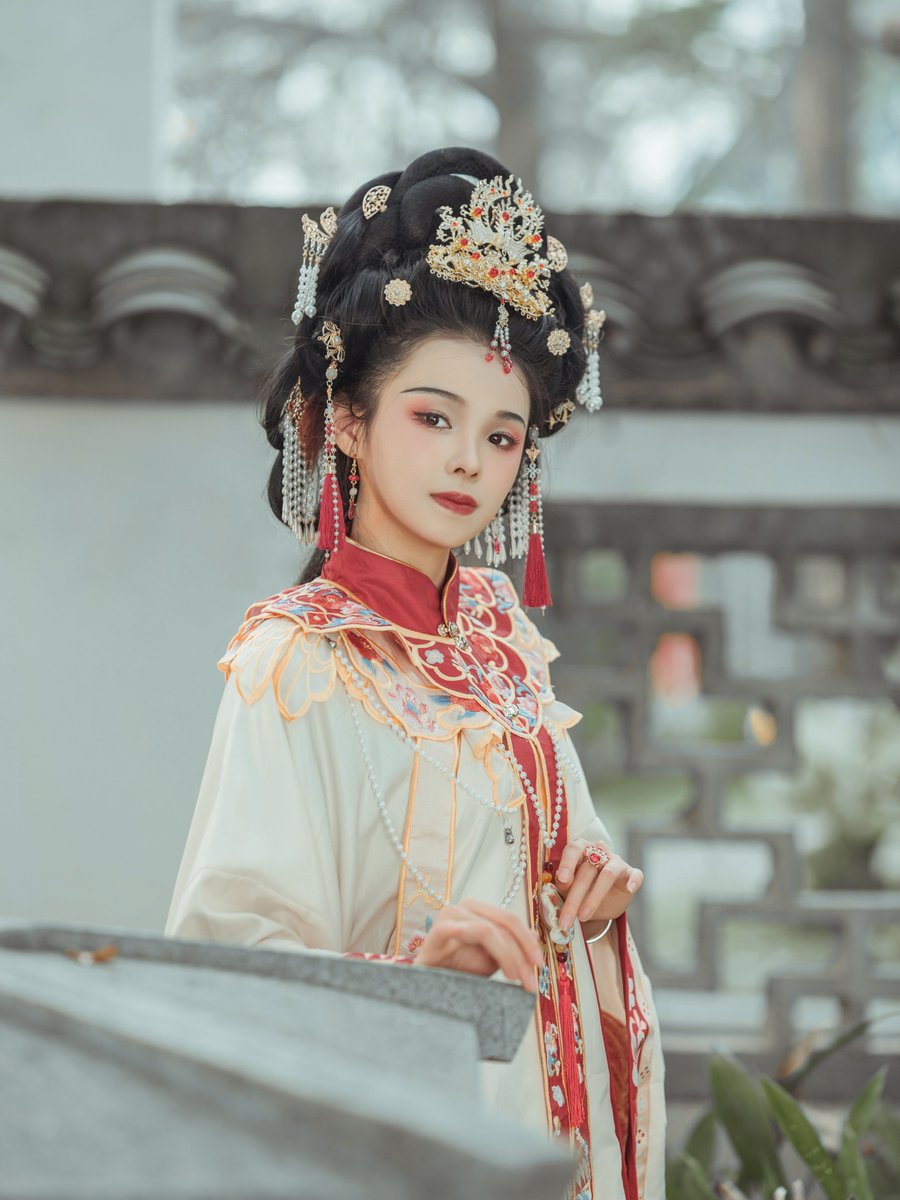 hanfuKFC's tweet photo. 谢谢毒姐的演出
#hanfu #汉服 #style #hánphục #漢服 #china #chinese #chinesestyle #beauty #photography #traditional #dress  #chinesegirl #fashion #beauty #chinesegarden #chineseculture #chineseart #songdynasty #girl #aapiheritagemonth #art #chinesehistory #剑三 #成都 #chengdu https://t.co/WiZaXmXRLm
