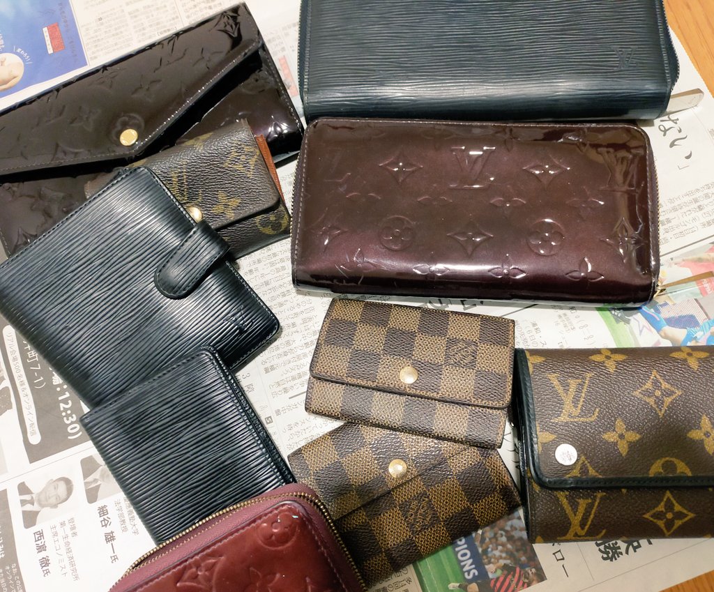 sho_vuitton_'s tweet photo. 今日もコツコツ出品作業〜✨

天気が良かったので撮影頑張りました☀
気分はプロカメラマン（気分だけ）

さて、あとは少し作業して終わろ https://t.co/VHDU6YGoRm