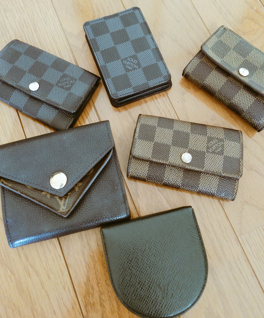 sho_vuitton_'s tweet photo. 今日もコツコツ出品作業〜✨

天気が良かったので撮影頑張りました☀
気分はプロカメラマン（気分だけ）

さて、あとは少し作業して終わろ https://t.co/VHDU6YGoRm