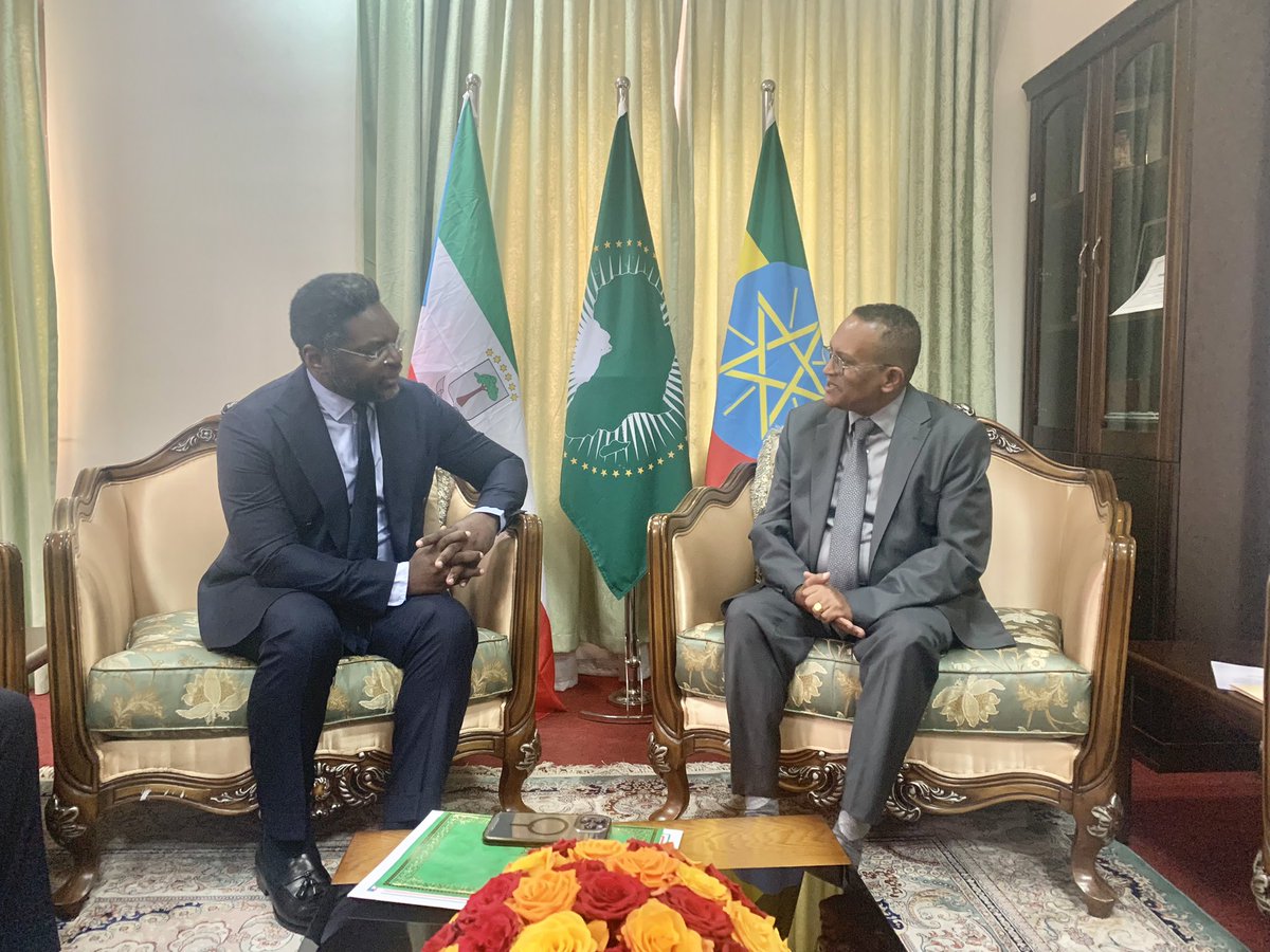 de_etiopia's tweet photo. El nuevo Embajador de #Guinea #Ecuatorial en #Etiopía, Miguel Ntutumu Evuna Andeme, ha hecho entrega de las Copias de Estilo este miércoles en Addis Abeba al Director General de Asuntos Protocolarios en el Ministerio de Asuntos Exteriores. https://t.co/BycDajfTSS