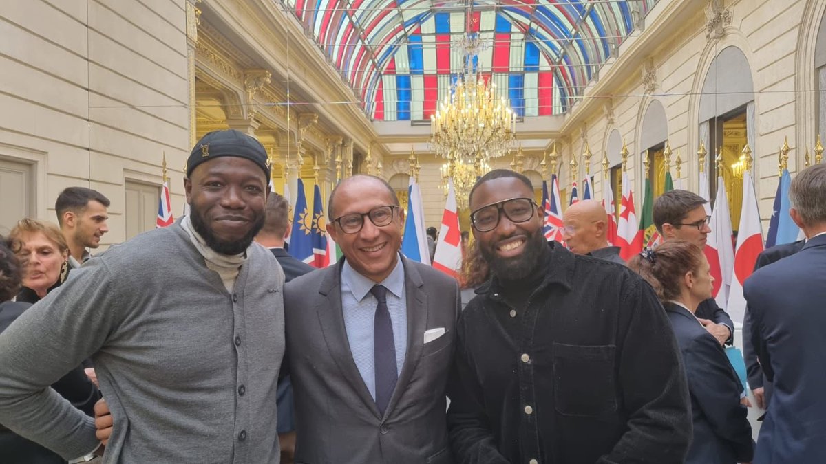 USGrigny's tweet photo. L’#Élysée a reçu l'US Grigny dans le cadre des associations engagées dans l'insertion par le sport.✨🤩

Bien plus qu'un simple honneur, c'est une reconnaissance de l'engagement de notre club qui œuvre chaque jour pour nos adhérents👏💪

#sport #elysee #grigny #insertion https://t.co/49LTAlt8H0