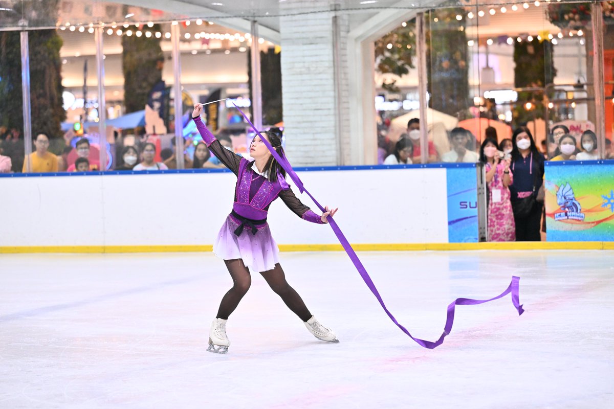 sheepandpencils's tweet photo. Fun thing about this photo: my coach choreographed it such that I'm pulling the string upwards, and she said to "imagine he's looking at a long list of all the people he's lost in his life". 

🥺🥺🥺 https://t.co/KW5GbdXZq5