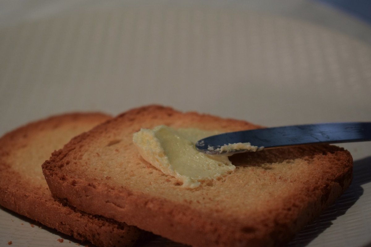 clumsx's tweet photo. Une innovation pour le quotidien !

J’ai pu testé la nouvelle recette de Elle &amp; Vire, pas un simple beurre, une spécialité de beurre et crème avec une texture fouettée. 

Un beurre pratique à tartiner qui m’a facilité mon petit-déjeuner 

#elleetvire #fouettedebeurre https://t.co/ZwYClICKlI