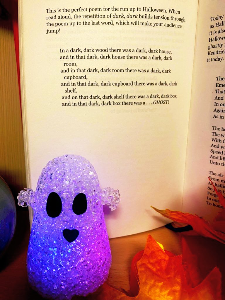 GartreeEnglish's tweet photo. Things are getting spooky in Miss Witts’ classroom. Come in and take a look at her autumnal display including some petrifying poems! 👻🍂 https://t.co/t3BVOV8jqq