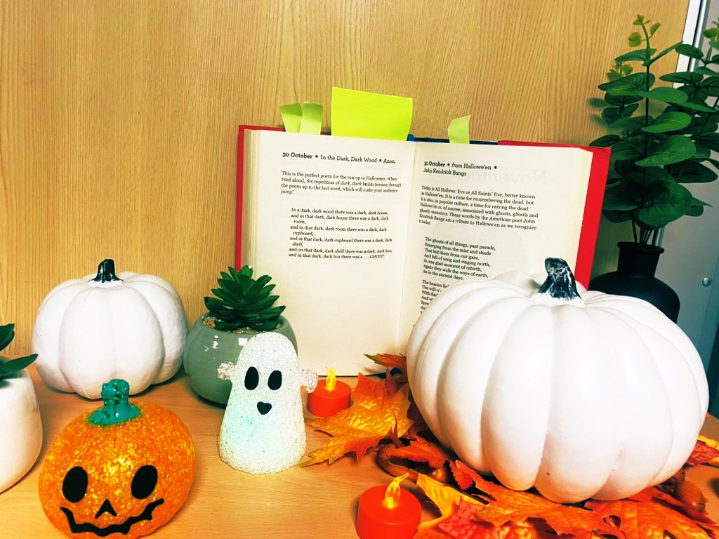 GartreeEnglish's tweet photo. Things are getting spooky in Miss Witts’ classroom. Come in and take a look at her autumnal display including some petrifying poems! 👻🍂 https://t.co/t3BVOV8jqq