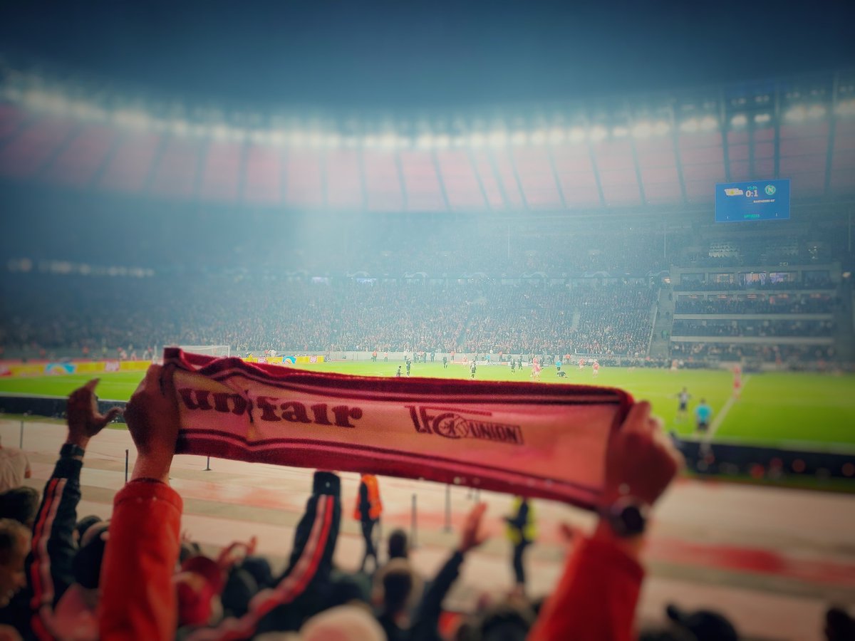 EiserneHilfe's tweet photo. Mund abputzen, weitermachen, alles geben.
Gemeinsam schaffen wir das!
Eure Eindrücke vom Spiel #FCUSSC im @Oly_Berlin könnt ihr in der #Spieltagsumfrage schildern:
https://t.co/lg0mRUdPiH
#UCL
#Olympiastadion
#fcunion
#sscnapoli https://t.co/aCvtHXGXZj