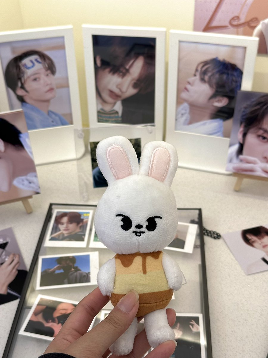RlfRlf_0801's tweet photo. #NeverendingBetelgeuse
#OurSpecialStarLeeKnow
.
.
컵홀더 디자인이 맘에 들었던 카페
다른 생카보다 늦게 알아서 호다닥 갔던🤣
리빗이랑 열심히 즐기다 왔다네용😘 https://t.co/S4xEctblMo